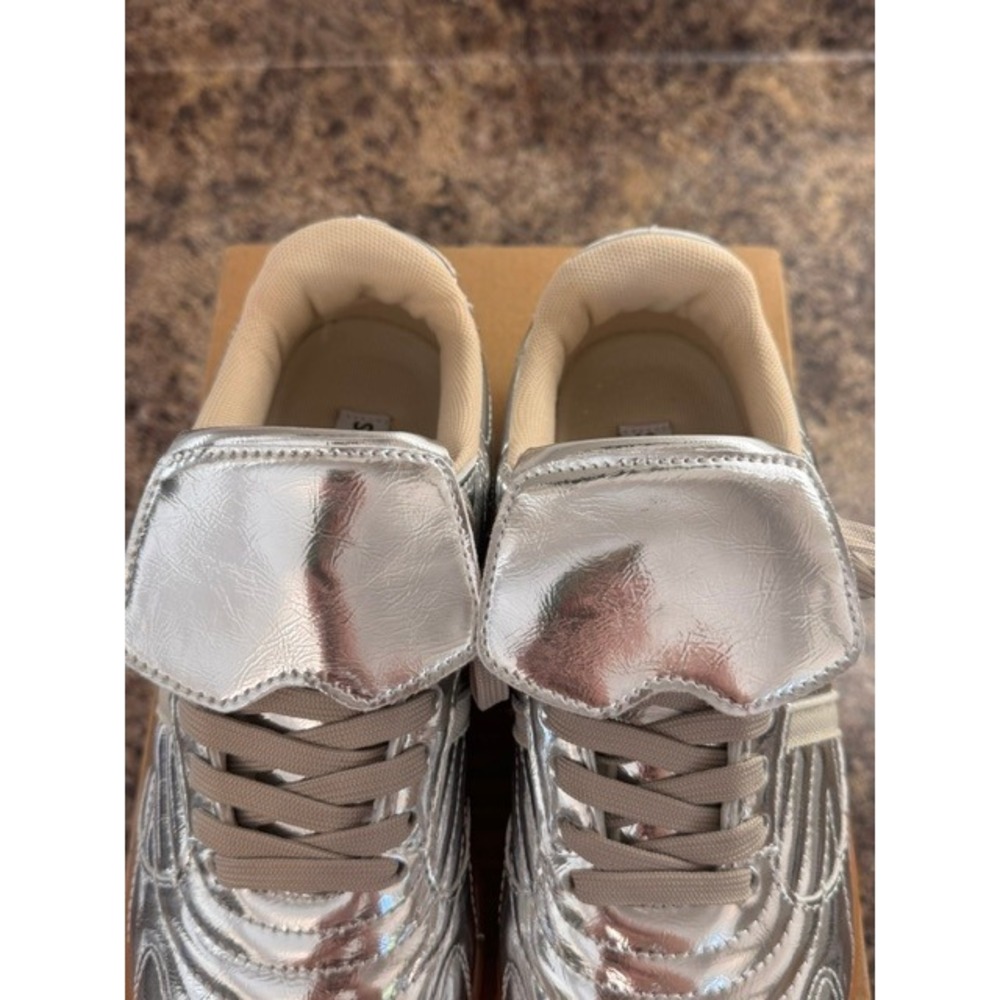 Steve Madden Field Silver Metallic Fold Over Tongue Sneakers Gum Sole Low Top - Picture 10 of 13